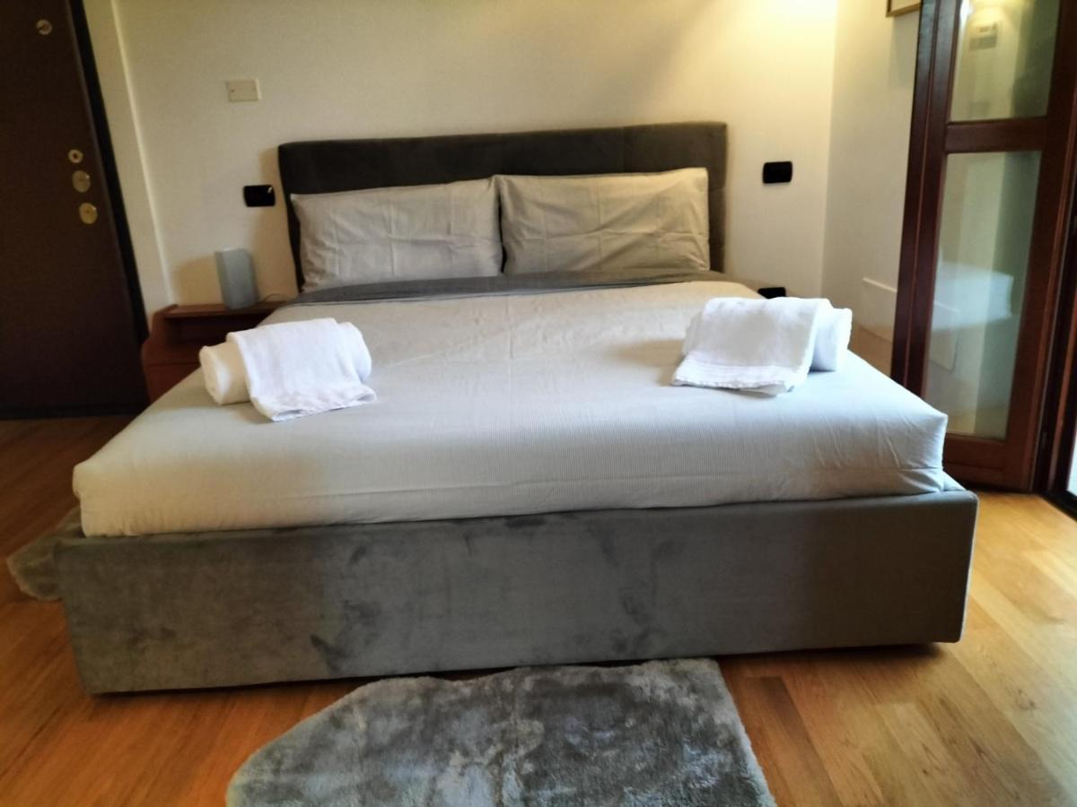 Casa Atene Milan Bagian luar foto
